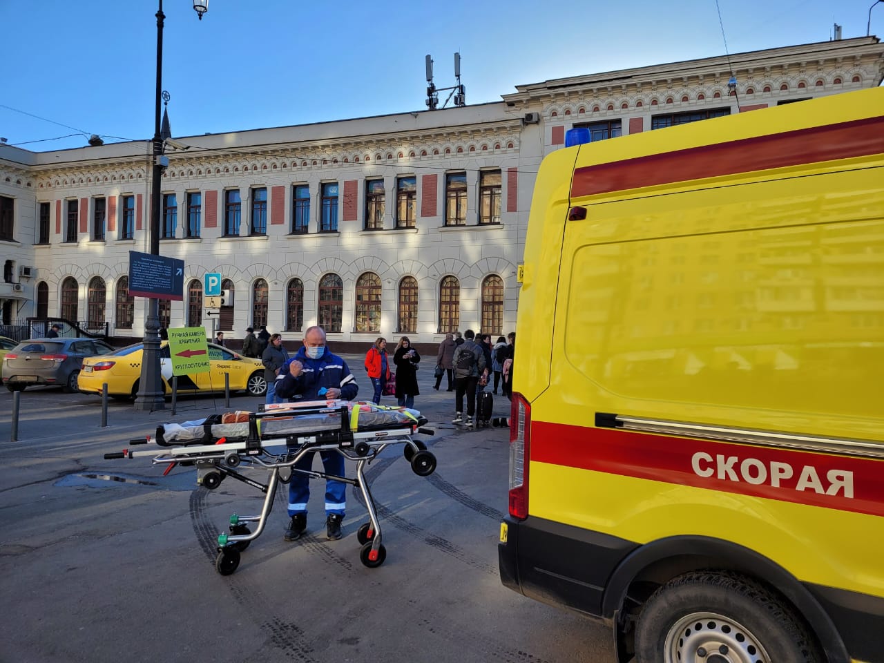 Встреча пациента бригадой скорой помощи совместно с дежурным по вокзалу на Ярославском вокзале 3