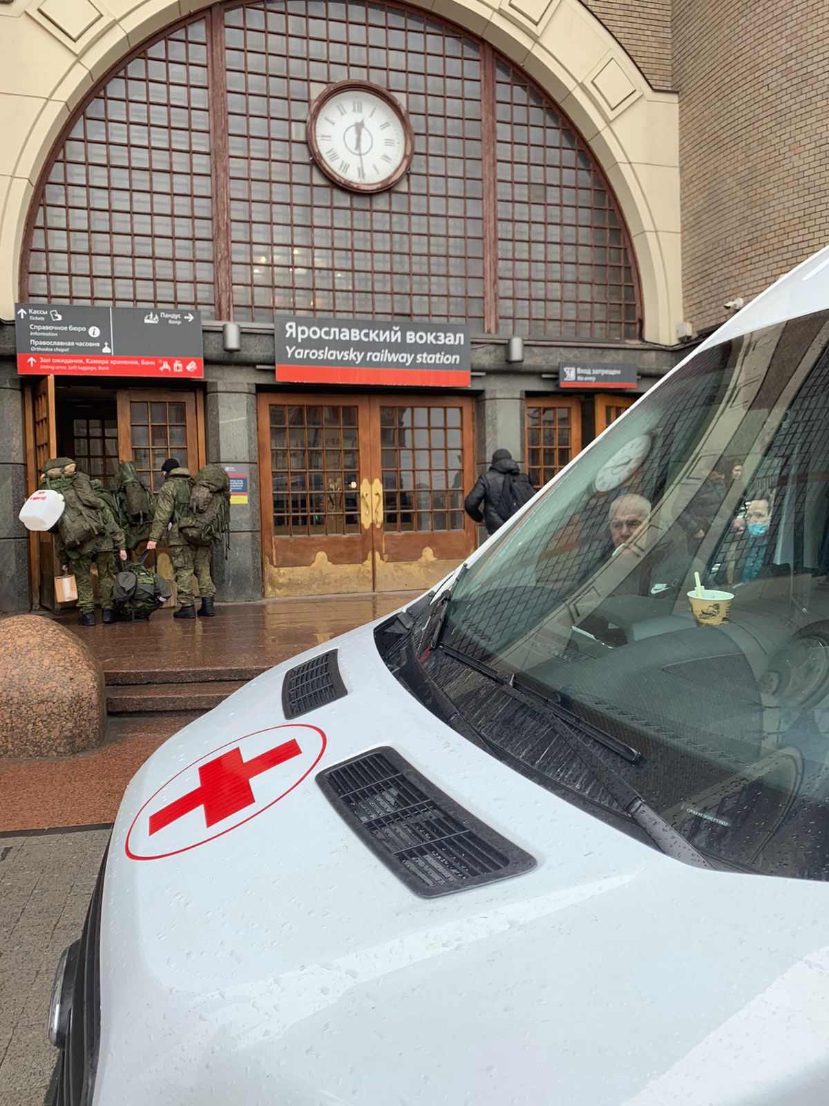 Встреча пациента на Ярославском вокзале для транспортировки на лечение. 3